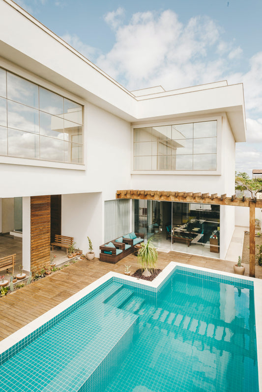 Smorobot: The Smart Pool Cleaner That's Built to Last